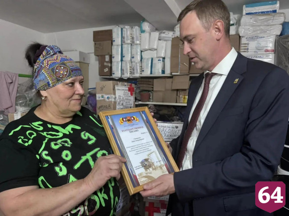 В Энгельсе волонтеры собирают для бойцов гуманитарку и сдают кровь